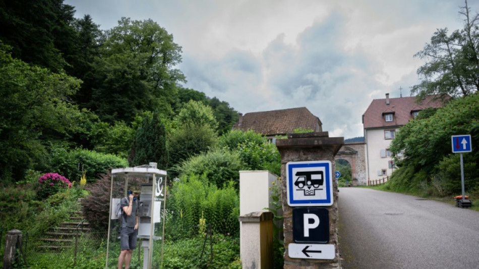 Engouement "vintage" pour la derni&egrave;re cabine t&eacute;l&eacute;phonique de France