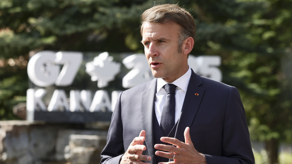 Monito di Macron contro cambio regime con la forza in Iran
