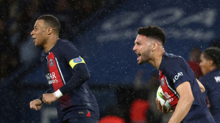 Foot: le Paris SG plie la Ligue 1 et rêve du triplé