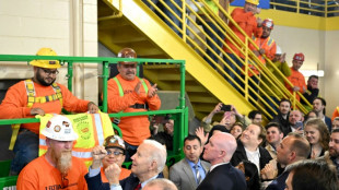 Biden avec des "cols bleus", pour prolonger l'&eacute;lan de son discours au Congr&egrave;s