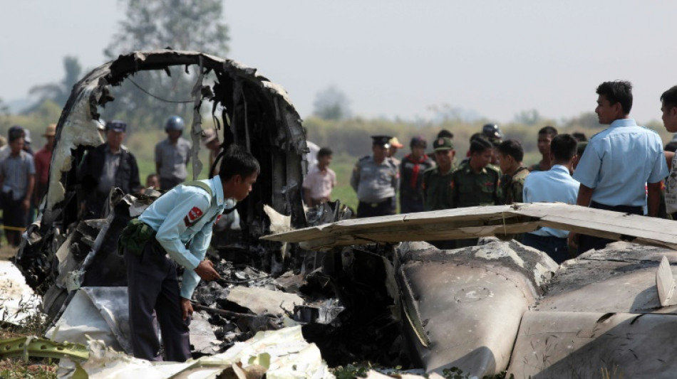 Avión militar birmano se accidenta por "falla técnica" causando muerte del piloto