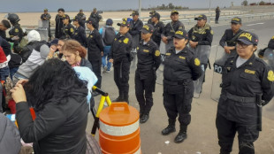 Venezuela pede 'garantias' para enviar aviões para migrantes retidos entre Chile e Peru
