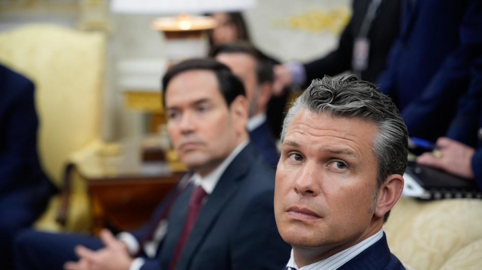 Bufera su Hegseth per base del Qatar in Usa, Maga insorgono