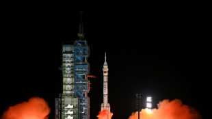 Astronautas chinos llegan a la estaci&oacute;n espacial Tiangong