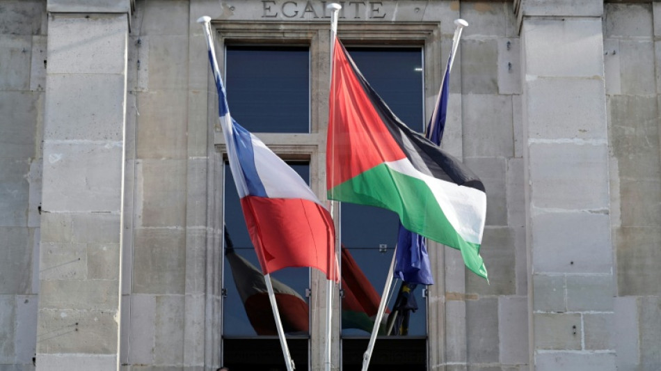 Des drapeaux palestiniens au fronton des mairies lundi, malgr&eacute; la mise en garde de Beauvau