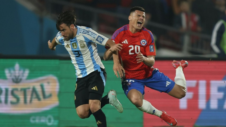 Nicol&aacute;s Tagliafico renova com Lyon at&eacute; 2027