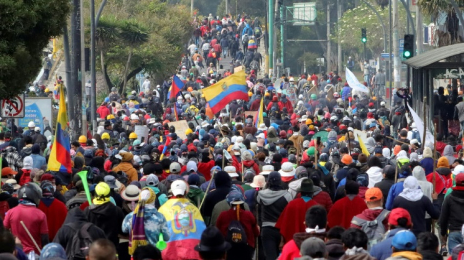 Indigene Demonstranten setzen Proteste in Ecuador fort