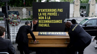 Vidéosurveillance algorithmique: Amnesty enterre symboliquement "la vie privée" au Père-Lachaise