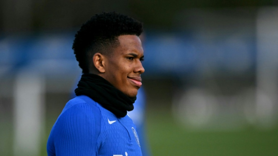 Rosenior will not rush Estevao return from Brazil