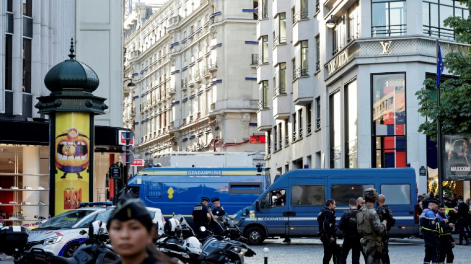 Paris : un policier attaqu&eacute; au couteau, l'agresseur gri&egrave;vement bless&eacute; par balle&nbsp;