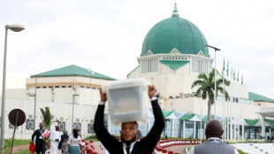 Centenas de mulheres protestam na Nig&eacute;ria por mais cadeiras no Parlamento