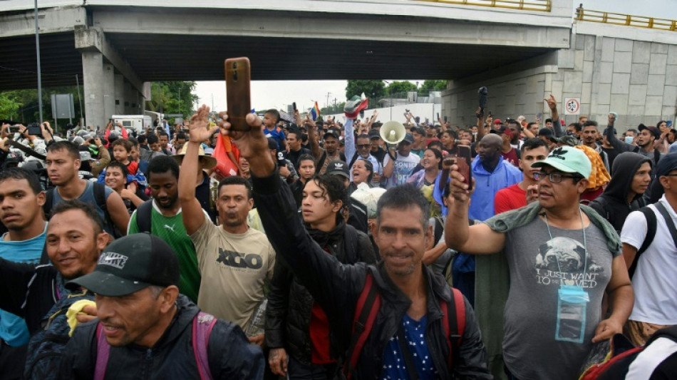 Miles de migrantes salen en caravana del sur de M&eacute;xico con rumbo a EEUU