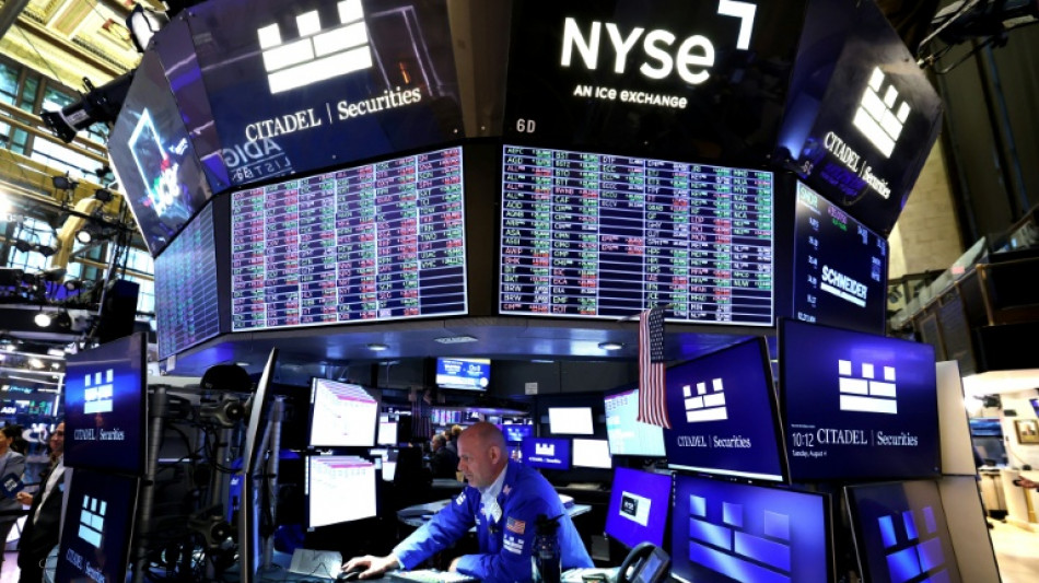 Wall Street fecha com forte queda ap&oacute;s setor tecnol&oacute;gico despencar