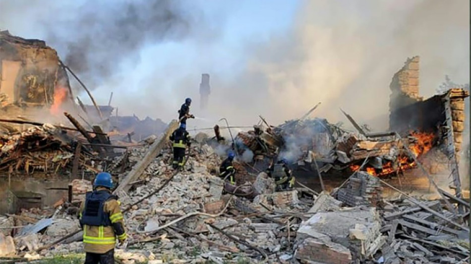 Ukraine : une frappe russe tue 60 civils selon Zelensky, le G7 uni face à Moscou