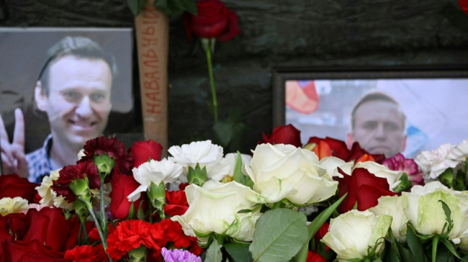 Moscovitas seguem honrando a mem&oacute;ria do opositor Navalny