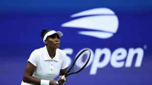 Venus Williams luta, mas &eacute; eliminada em seu retorno ao US Open