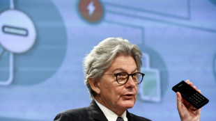 La UE acuerda adoptar el cargador &uacute;nico para dispositivos port&aacute;tiles en 2024