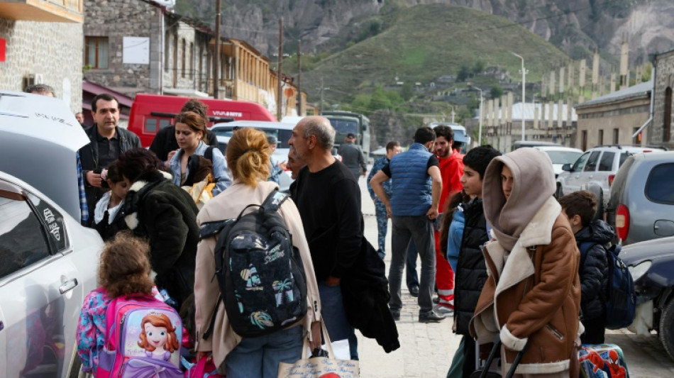 Tausende Fl&uuml;chtlinge aus Berg-Karabach kommen in Armenien an