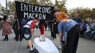 Centenas de milhares de pessoas protestam contra a 'austeridade' na Fran&ccedil;a