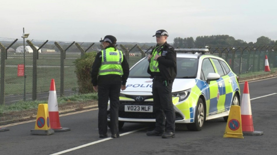 Alerte pr&egrave;s d'une base militaire en Angleterre: de l'essence mais aucun explosif retrouv&eacute;