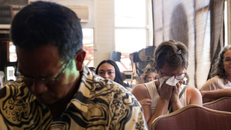 Pastor que perdi&oacute; todo en incendio de Haw&aacute;i ofrece consuelo a sobrevivientes