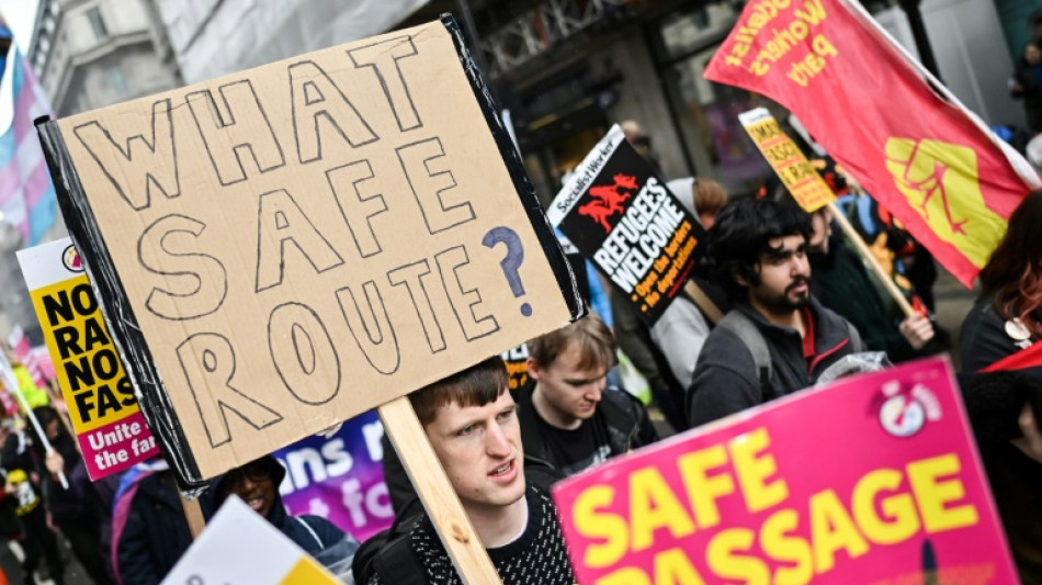 Demonstranten protestieren in London gegen Pläne für verschärftes Asylrecht 