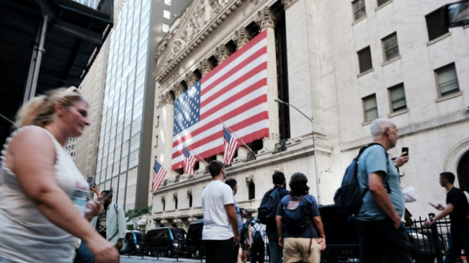 Wall Street clôture en baisse, entraînée par les grosses capitalisations