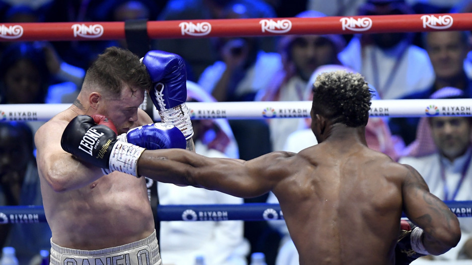 Pugilato: Scull ko ai punti, Canelo riunifica titolo supermedi
