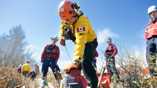 Avant une saison des feux redoutée, le Canada forme ses nouveaux pompiers