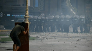 Al menos 20 heridos y m&aacute;s de 100 detenidos tras enfrentamientos con polic&iacute;a en manifestaci&oacute;n en Argentina