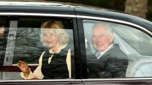 Charles III apparaît souriant au lendemain de l'annonce de son cancer