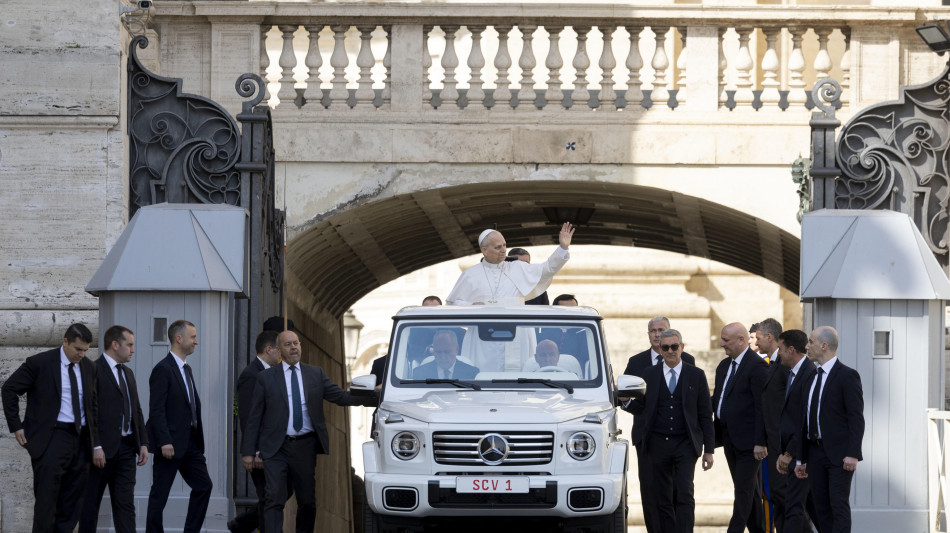 A otto giorni dall'intervento Leone a Piazza San Pietro in papamobile