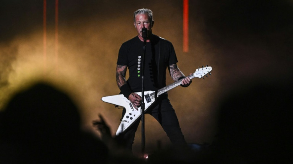 Rosal&iacute;a y Metallica, en el cartel en Nueva York del festival de ayuda contra la pobreza