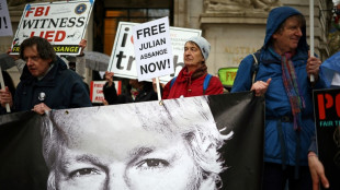 Biden está 'considerando' pedido de tirar acusações de espionagem contra Assange