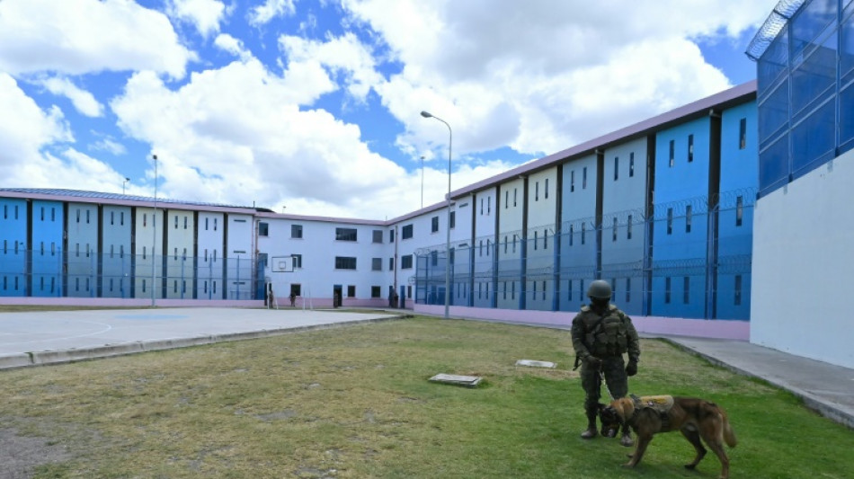 Detentos fogem de pris&atilde;o militarizada no Equador visitada por jornalistas