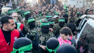 Multid&atilde;o, caos e homens armados na entrega das ref&eacute;ns em Gaza
