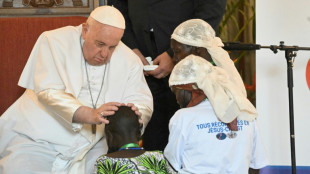 Papst prangert in Kinshasa 