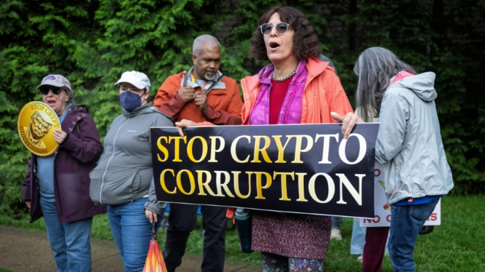 US-Pr&auml;sident empf&auml;ngt Trumpcoin-Investoren - Protest gegen "Krypto-Korruption"
