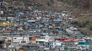 "Mayotte est morte": dans un quartier pr&eacute;caire de l'&icirc;le, ruines et d&eacute;solation