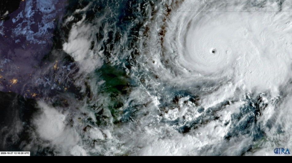 D&eacute;j&agrave; trois morts en Jama&iuml;que &agrave; l'approche du tr&egrave;s puissant ouragan Melissa 