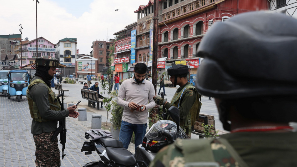 India, 'raid contro nove siti di terroristi in Pakistan'