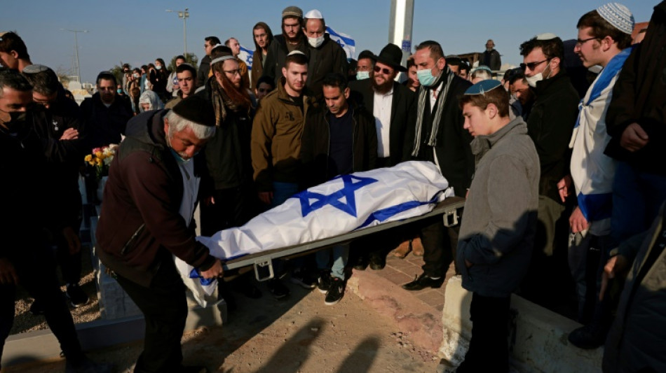 Fun&eacute;railles des quatre Isra&eacute;liens tu&eacute;s dans une attaque