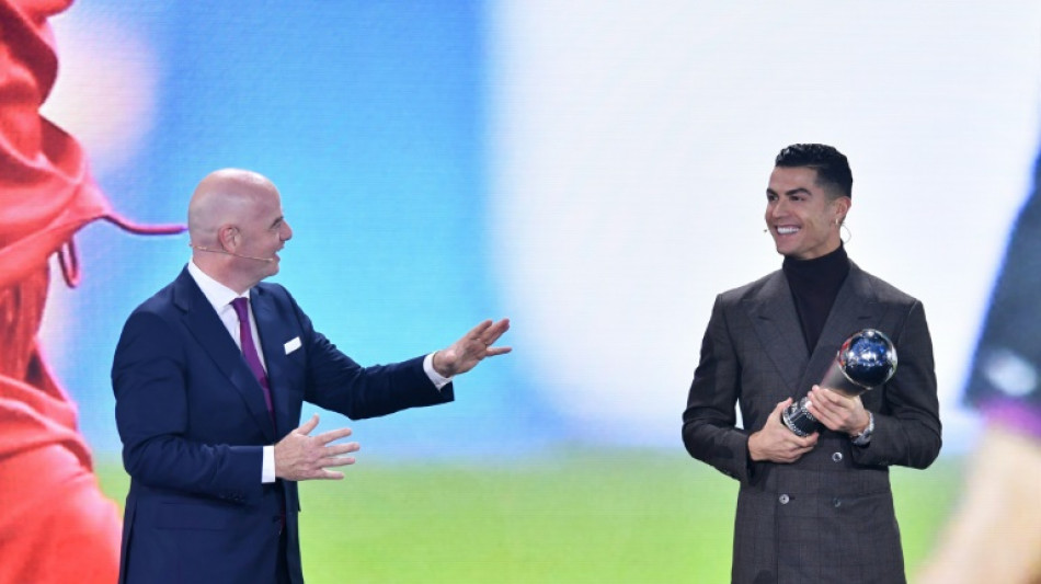 Lewandowski se consuela del Bal&oacute;n de Oro con el The Best, Putellas hace doblete