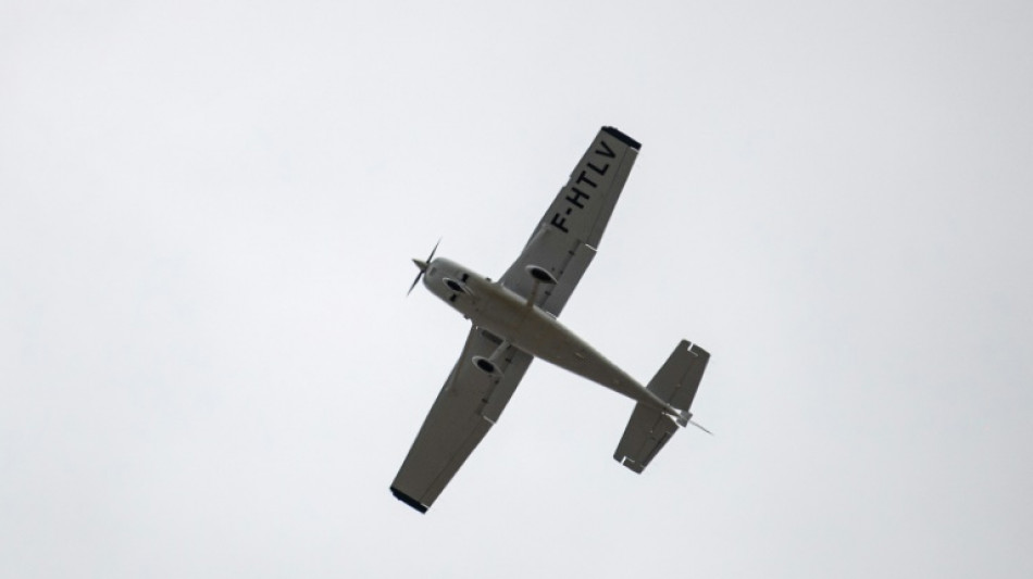Kleinflugzeug verliert T&uuml;r w&auml;hrend Flugs &uuml;ber M&ouml;nchengladbach