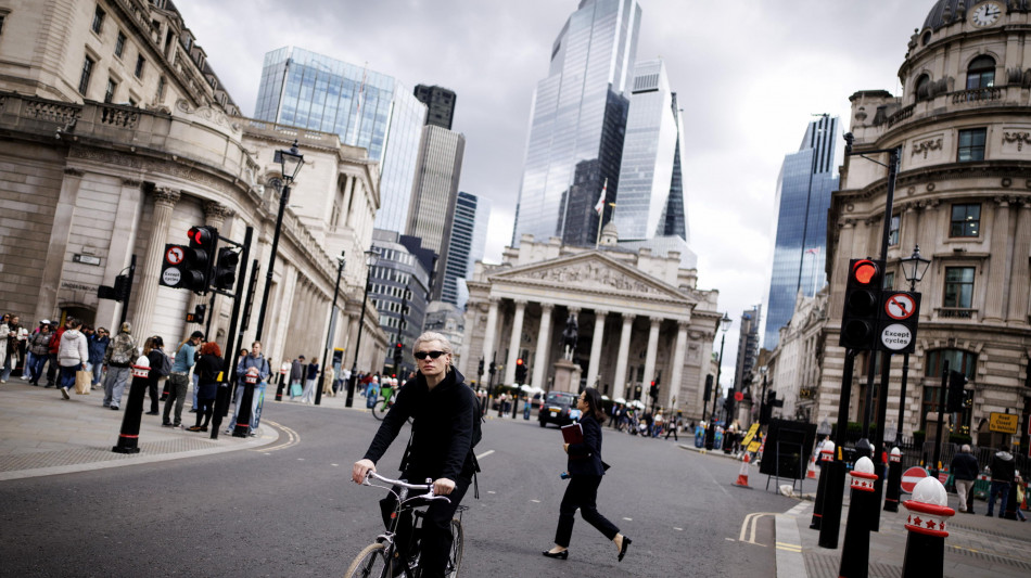 Borsa: Londra chiude fiacca ma saluta il 2025 con un balzo del 21,5%