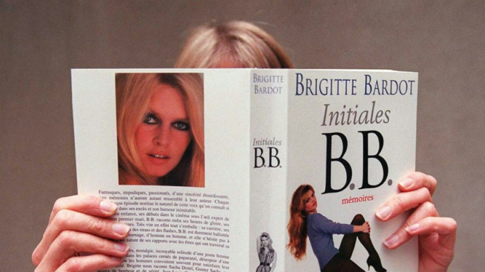 Brigitte Bardot publica livro abeced&aacute;rio com suas defini&ccedil;&otilde;es escritas &agrave; m&atilde;o
