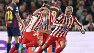 Atl&eacute;tico vence Bar&ccedil;a (2-0) no Camp Nou e abre vantagem nas quartas da Champions