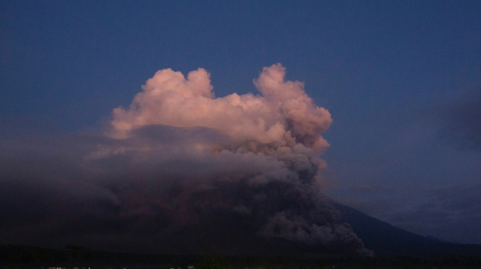 H&ouml;chste Warnstufe nach Ausbruch von indonesischem Vulkan Semeru ausgerufen