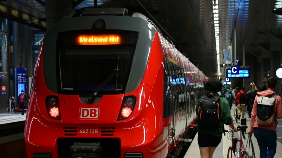 Neun-Euro-Ticket f&uuml;hrt auch im Juli zu deutlicher Zunahme von l&auml;ngeren Zugreisen