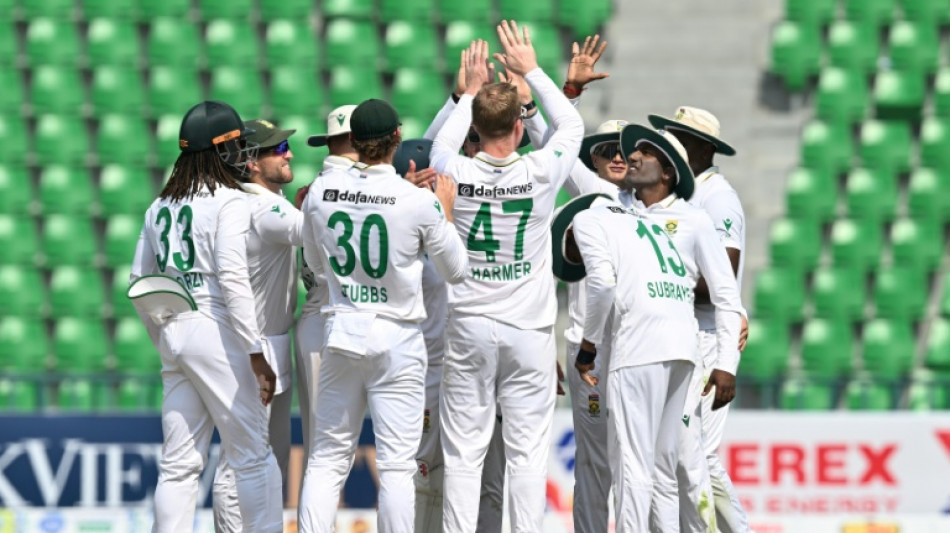 Harmer's double strike has Pakistan 36-2, lead South Africa by 145